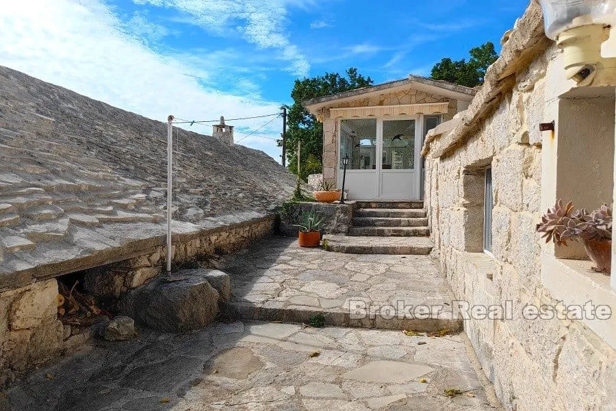 kamene kuće s pogledom na more - slika 10