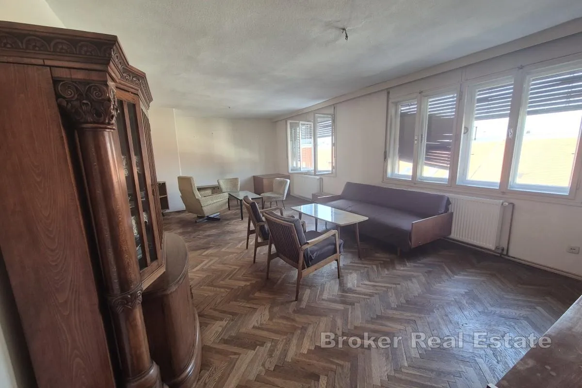 stan za renovaciju na atraktivnoj lokaciji - slika 5
