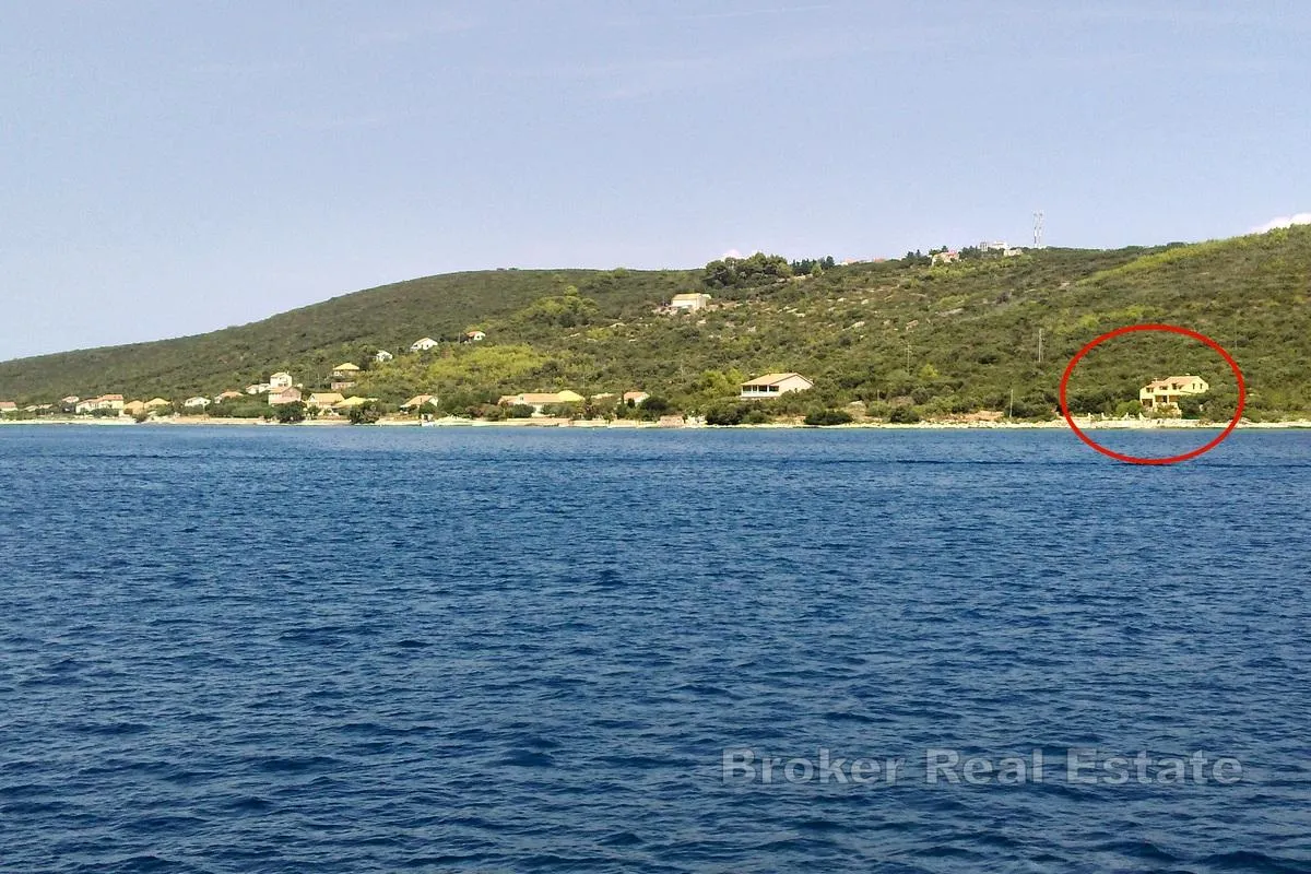 samostojeća kuća na malom otoku rivanj, prvi red uz more - slika 8