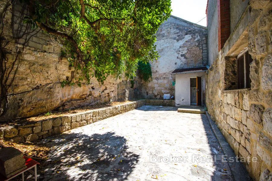 kameni dvorac do mora - slika 14