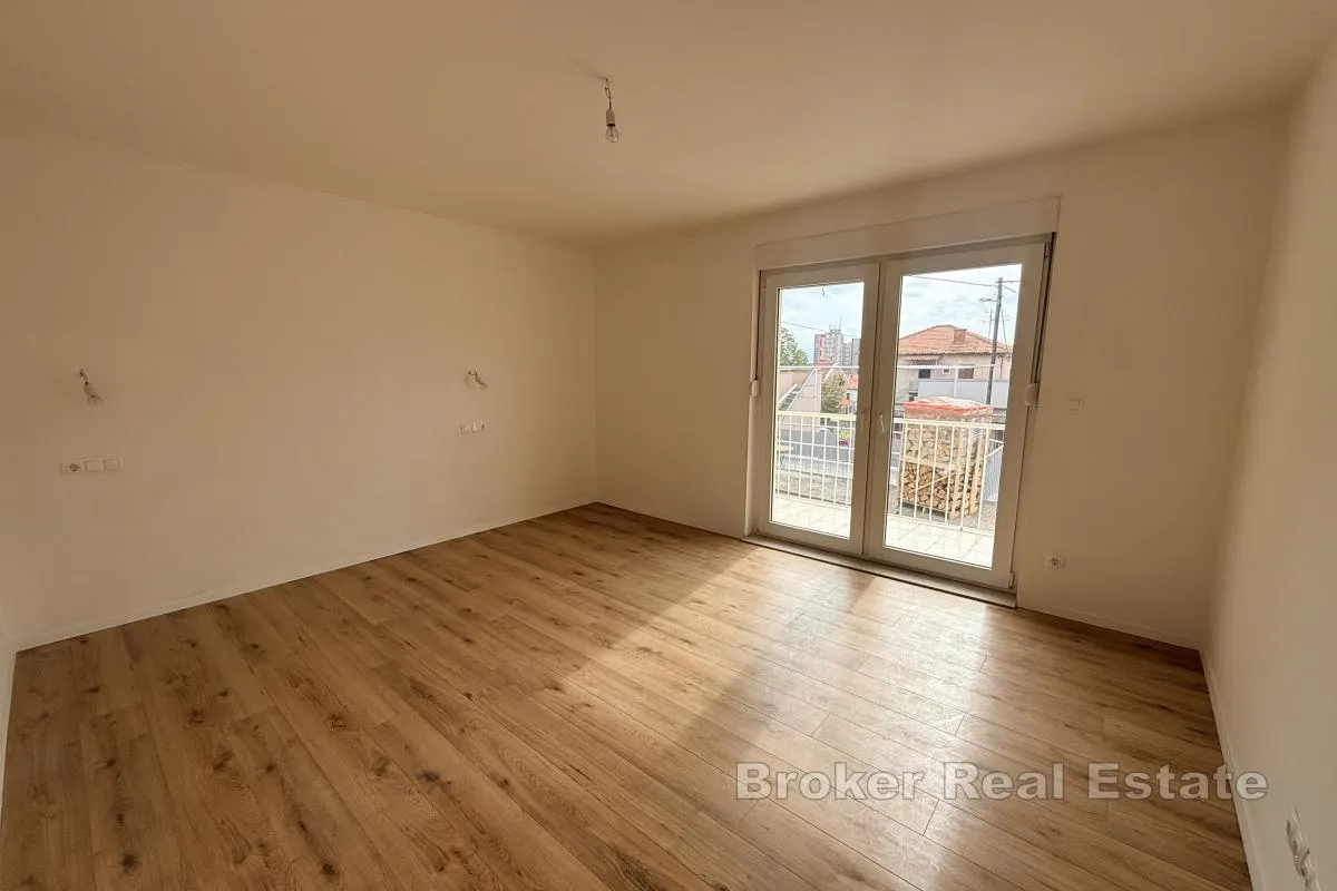 Renovirani stan s prostranom privatnom terasom - Visoka, Split grad