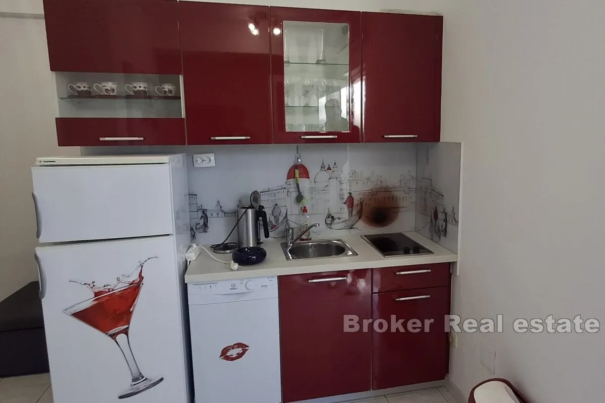 građevinsko zemljište s tri apartmana prvi red do mora - slika 9