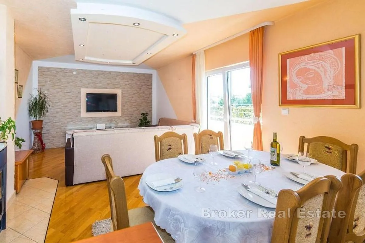 vila s bazenom - slika 7