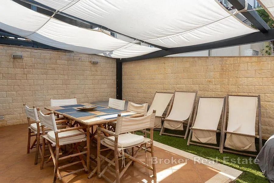 elegantni apartman s vrtom - slika 6