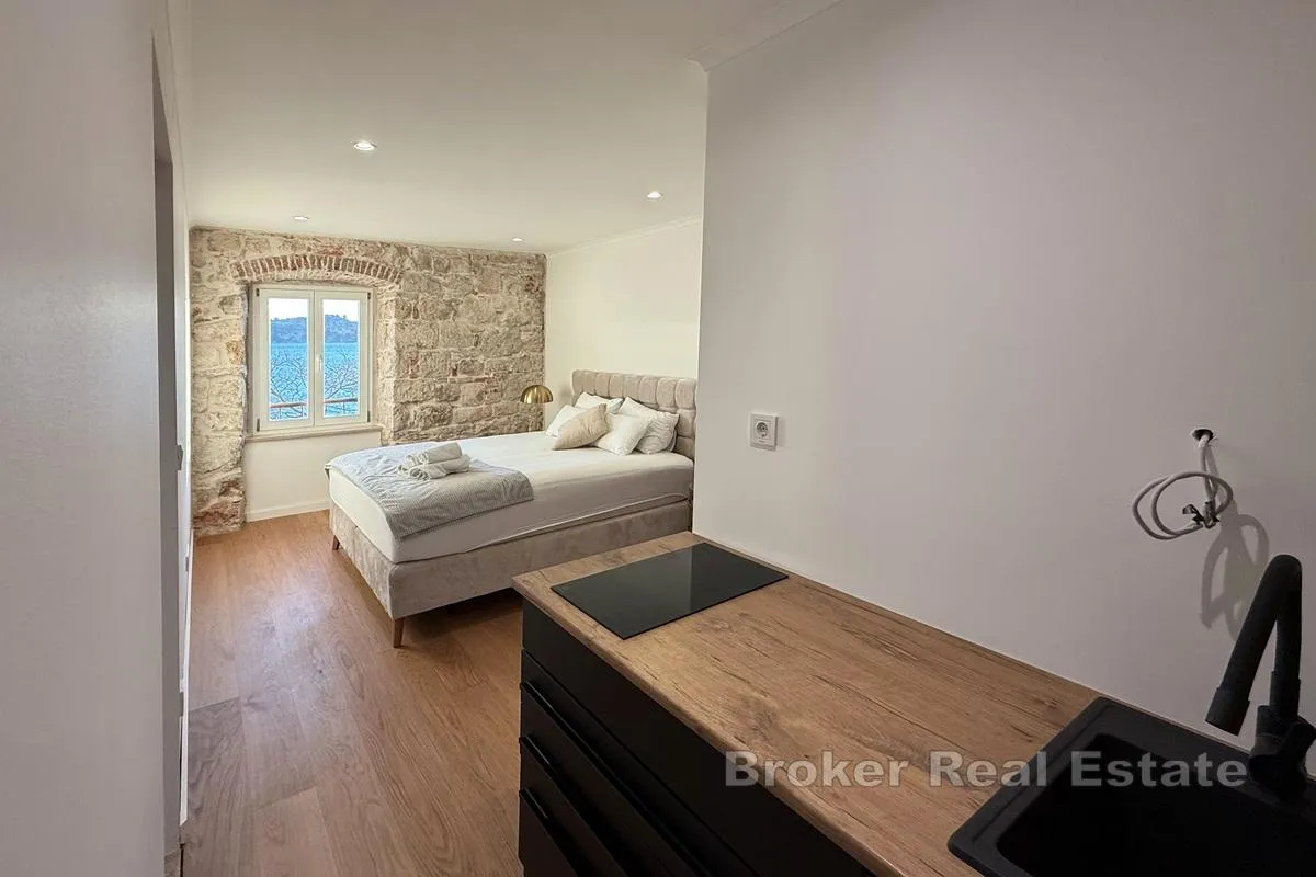 luksuzan apartman u prvom redu do mora - slika 11