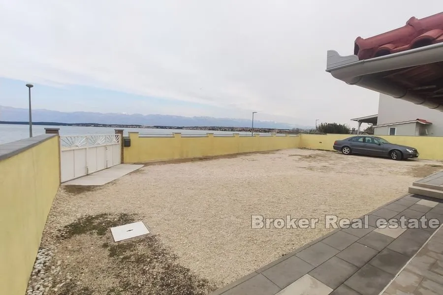 apartmanska kuća prvi red do mora - slika 19