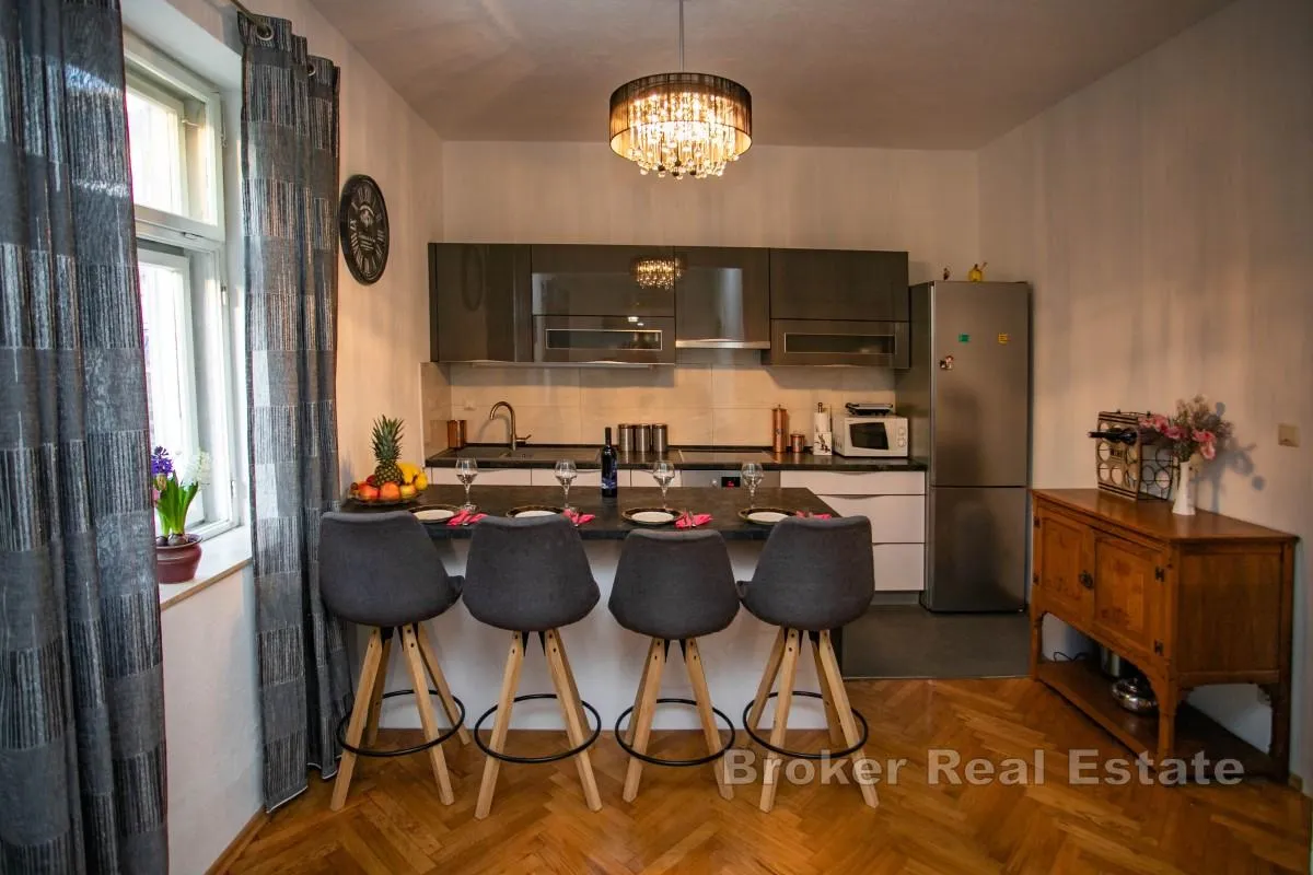 dvosoban apartman sa garažom i dvorom u blizini centra - slika 2