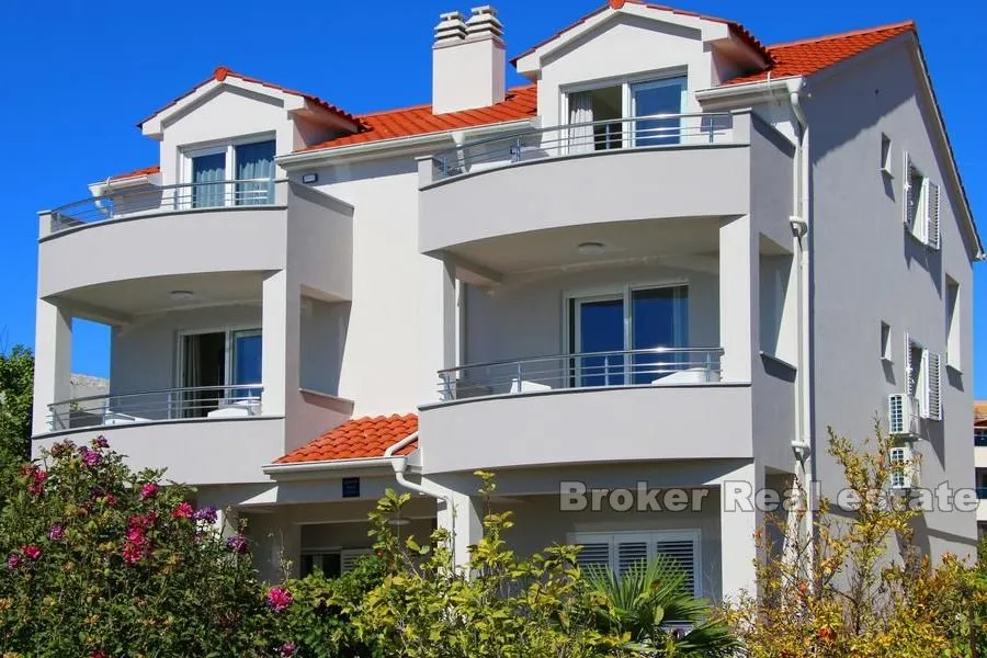 apartmanska kuća prvi red do mora - slika 1