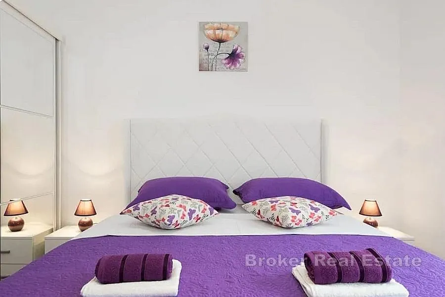 prizemnica s bazenom blizu centra grada - slika 11