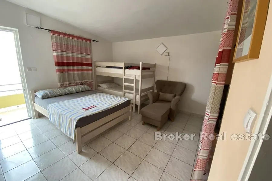 apartmanska kuća prvi red do mora - slika 9