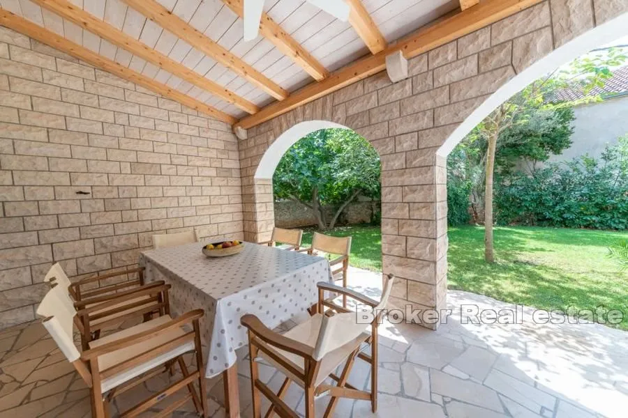 renovirana kamena kuća - slika 2
