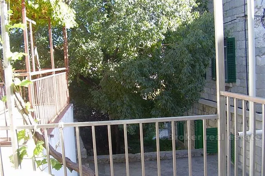 troetažna kuća, na prodaju - slika 2