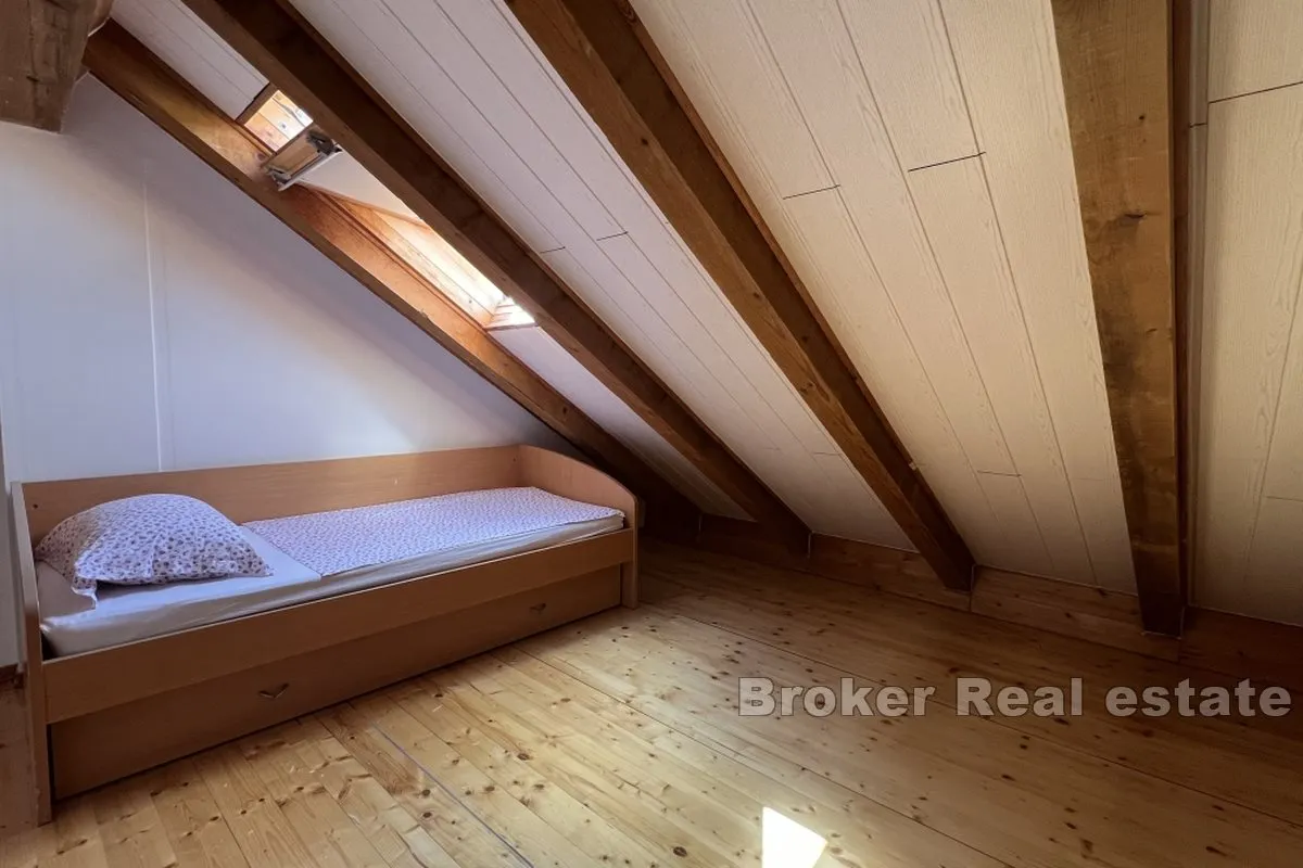 apartmanska kuća na mirnoj lokaciji - slika 11