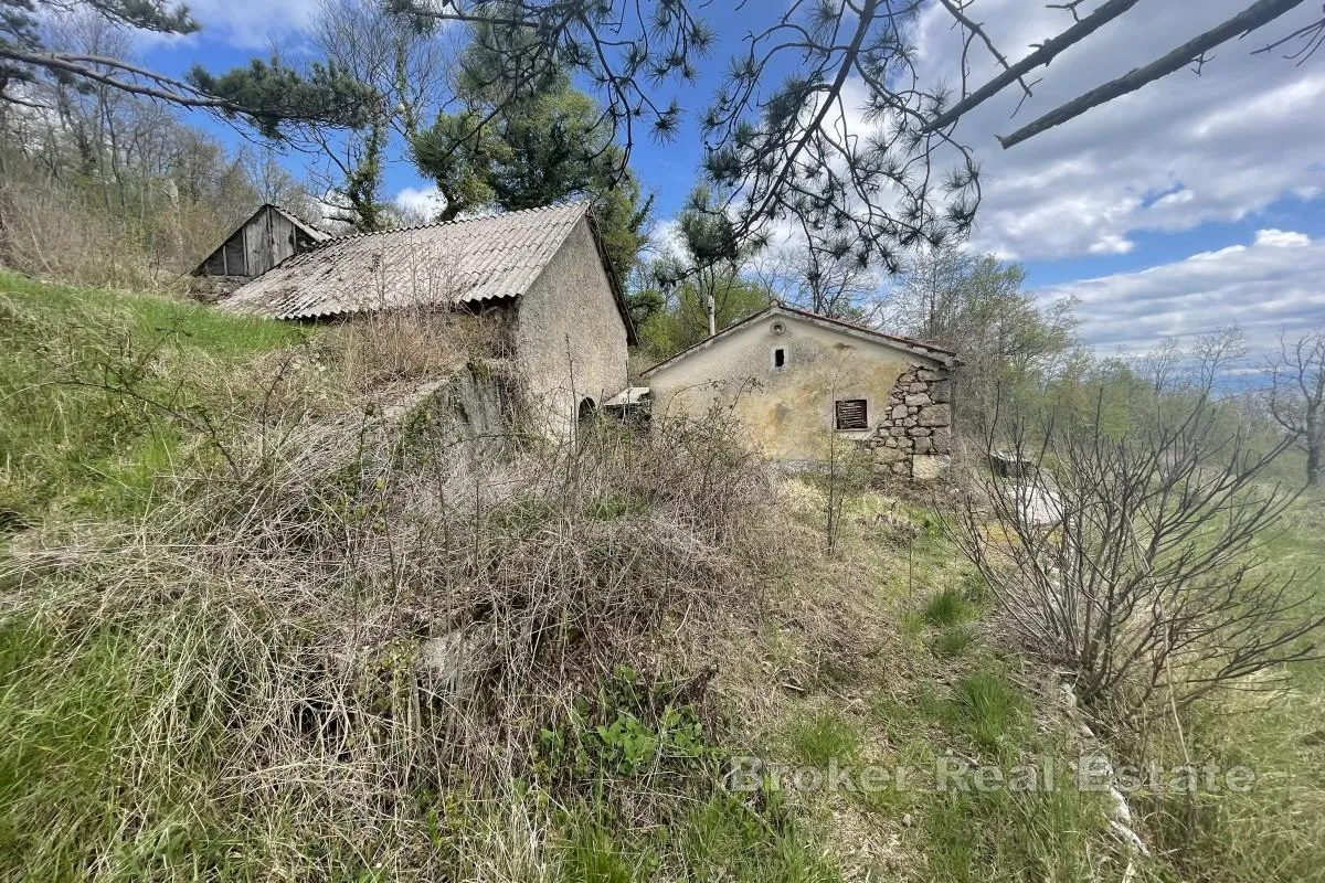 veliko zemljište s građevinskim dijelom i pogledom na more - slika 6