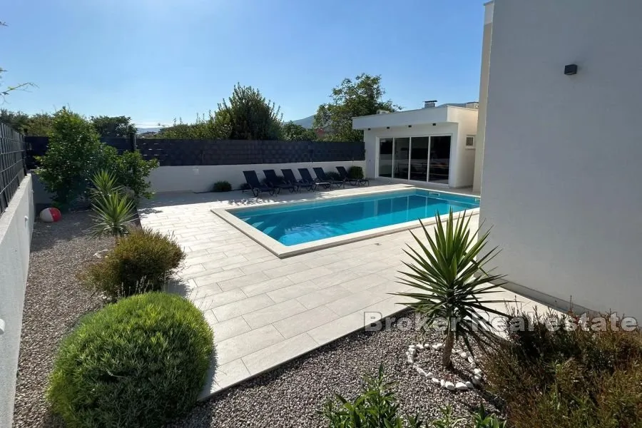 luksuzna vila s bazenom - slika 2