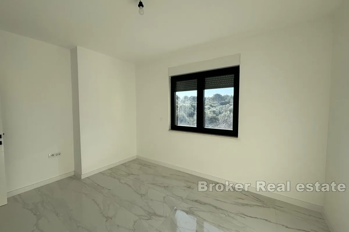 prostrani penthouse s pogledom na more - slika 8