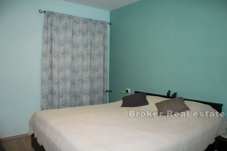 novouređeni apartman s pogledom na more - slika 8