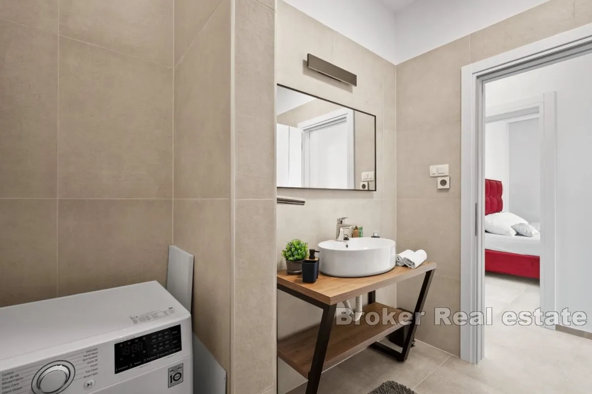 luksuzan penthouse s bazenom i prekrasnim pogledom na more - slika 17