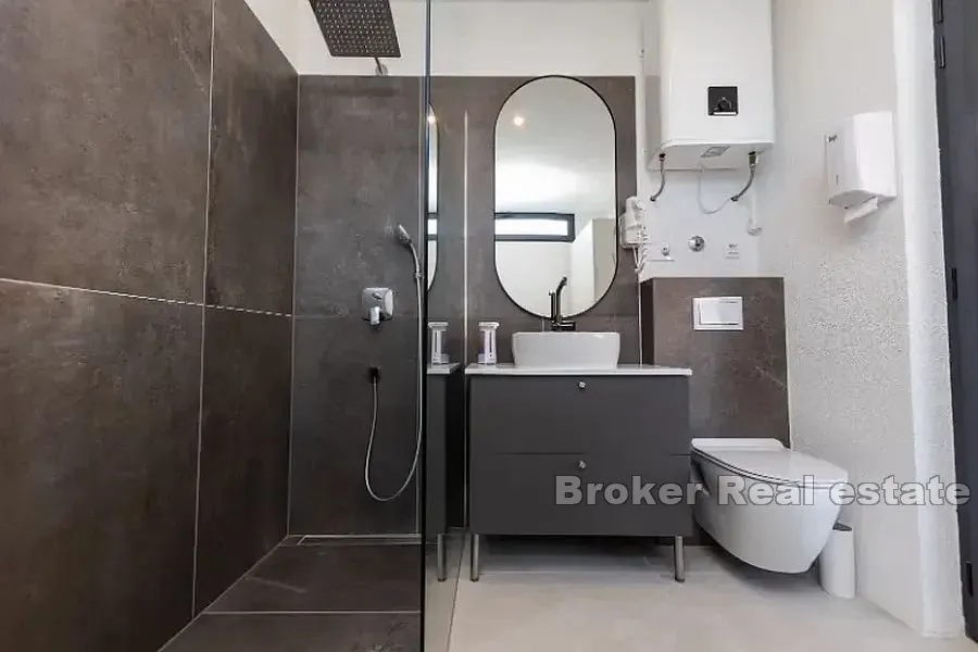 moderan apartman s bazenom - slika 14