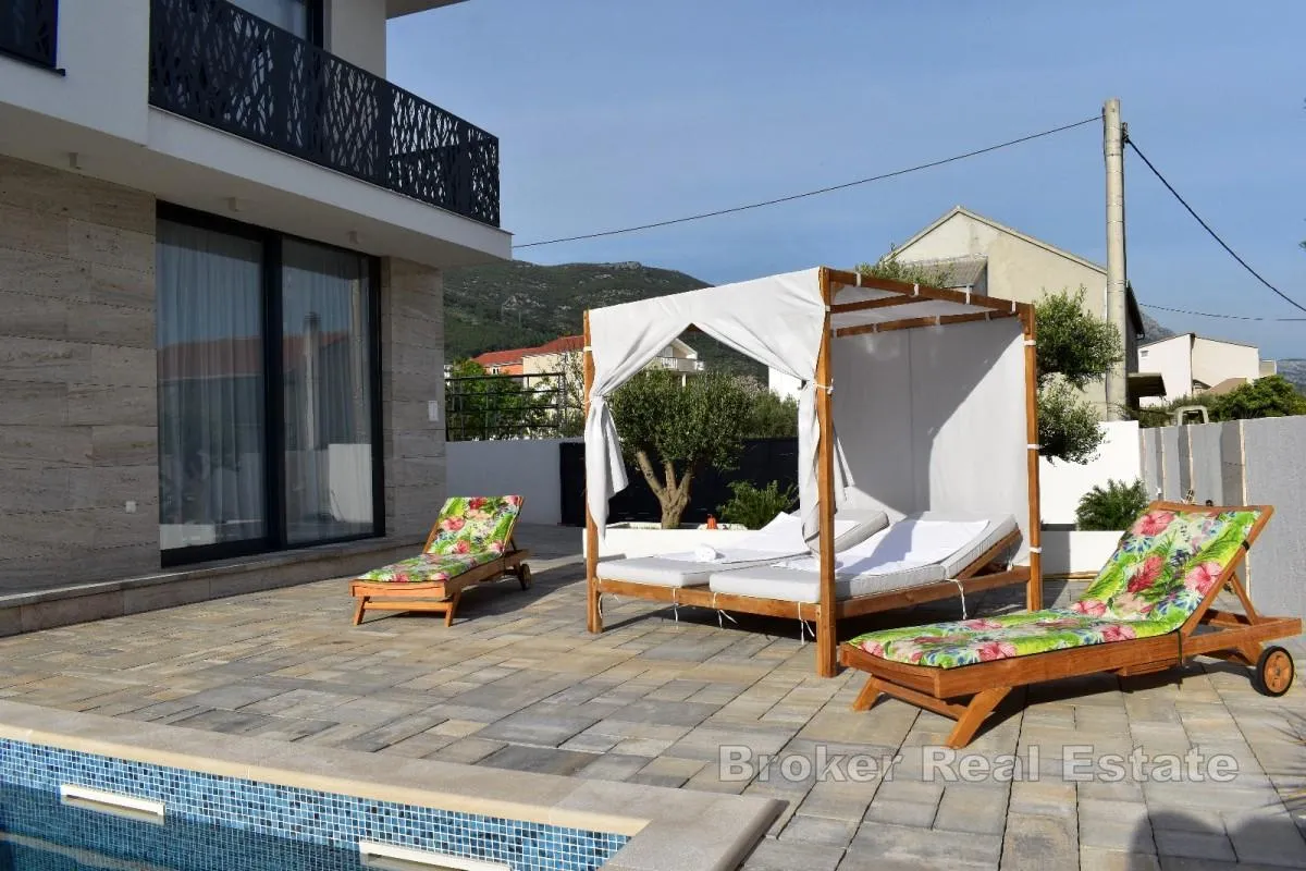 luksuzna vila s bazenom - slika 3
