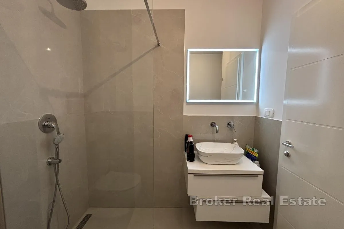 izvanredan penthouse s krovnom terasom blizu mora - slika 8