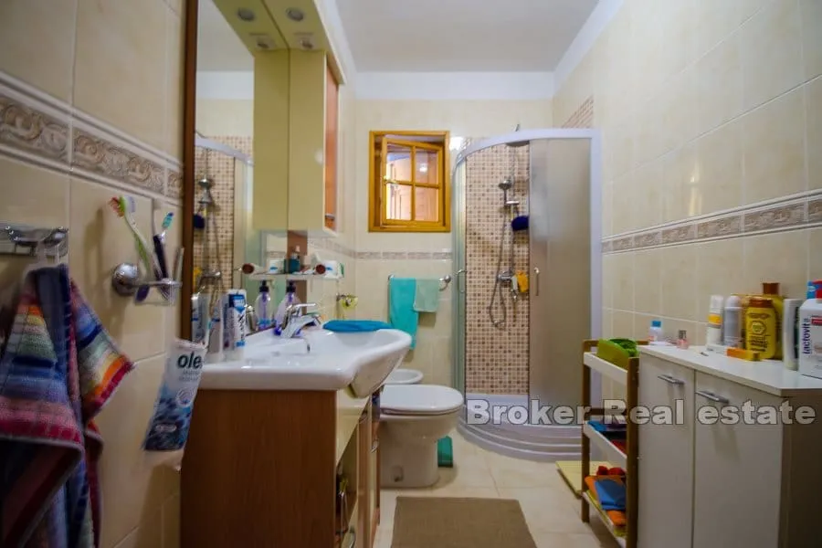 kuća u drugom redu do mora - slika 12