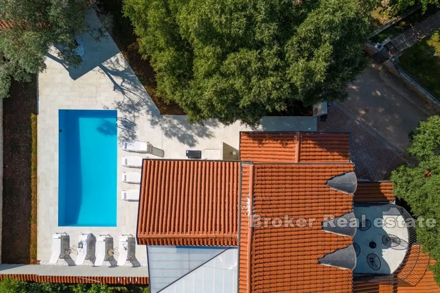moderna vila s bazenom - slika 2