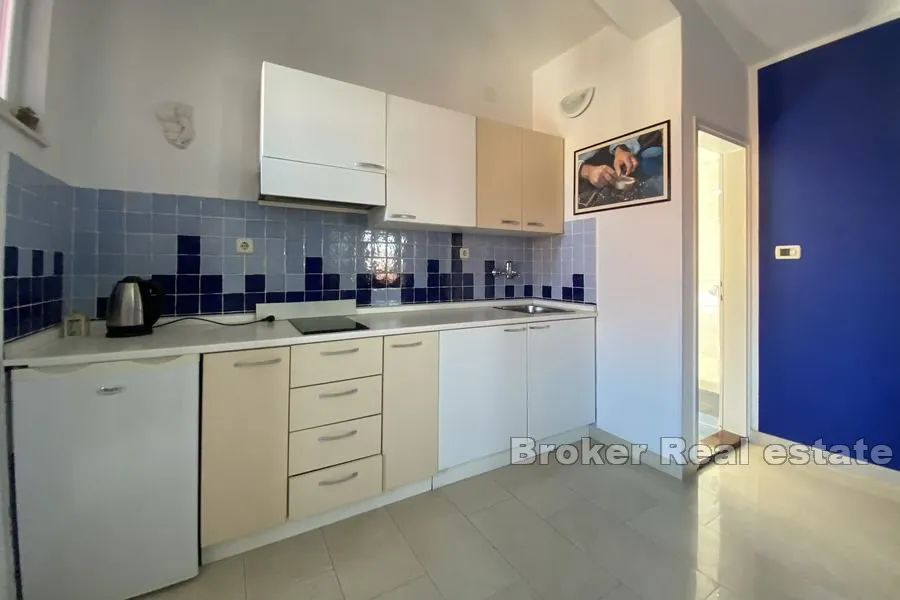 prekrasna kuća s dvorištem u blizini centra - slika 10