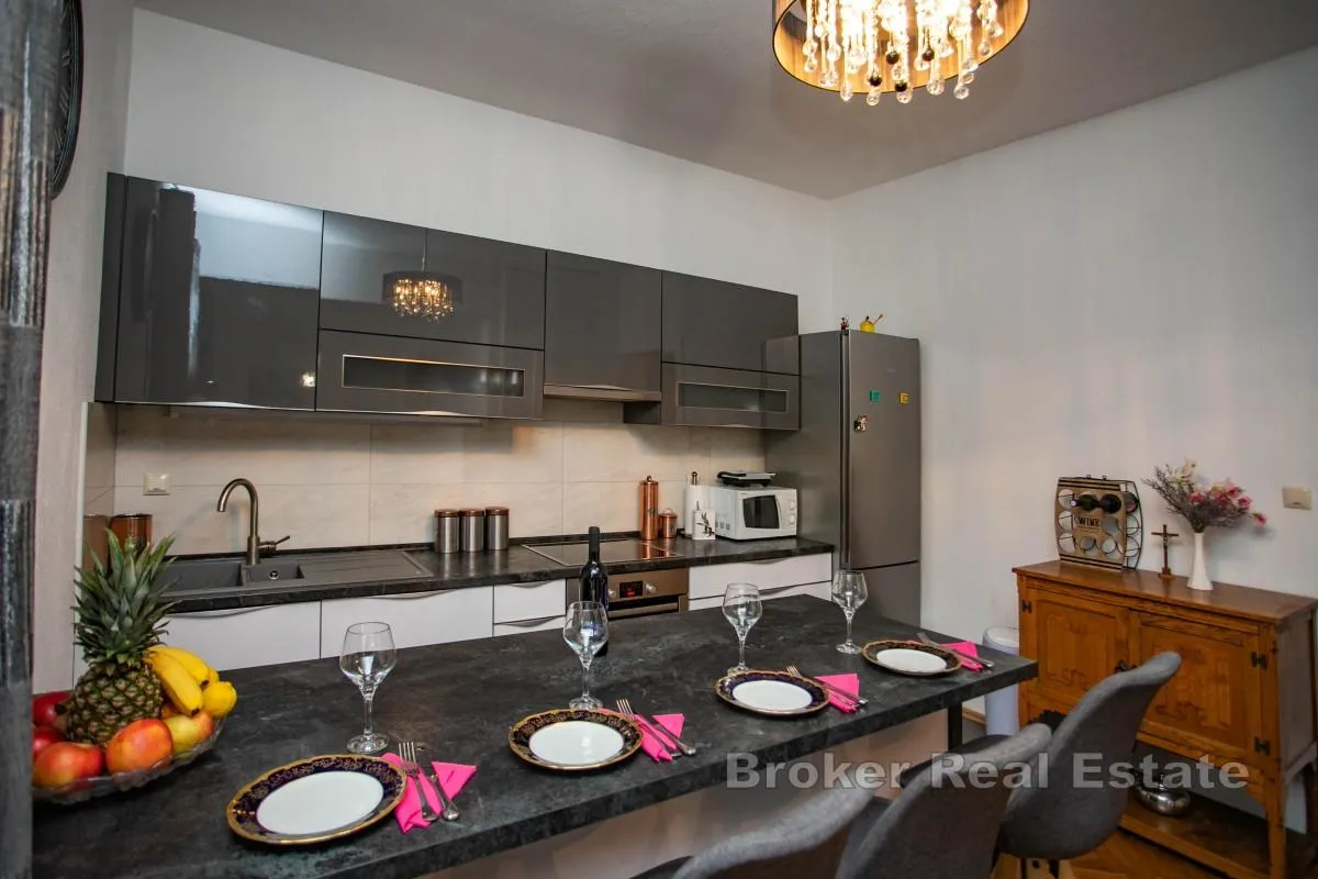 dvosoban apartman sa garažom i dvorom u blizini centra - slika 3