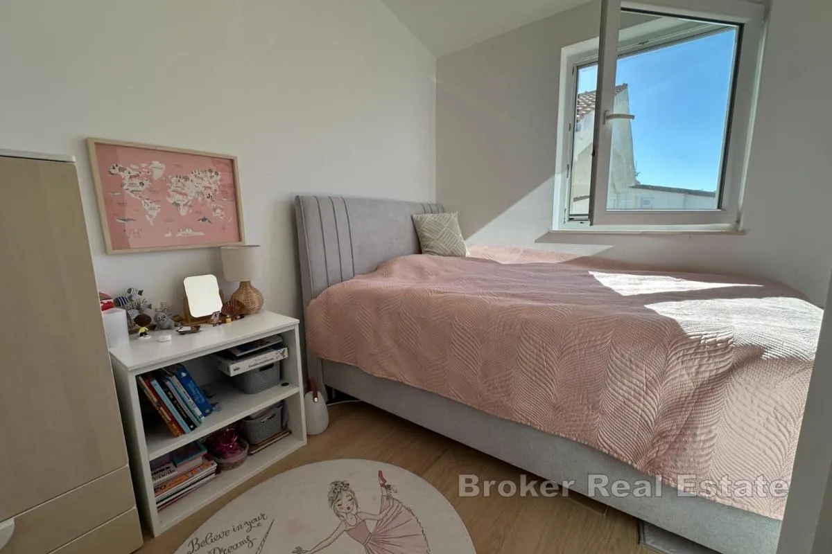 trosoban apartman u blizini plaže - slika 10