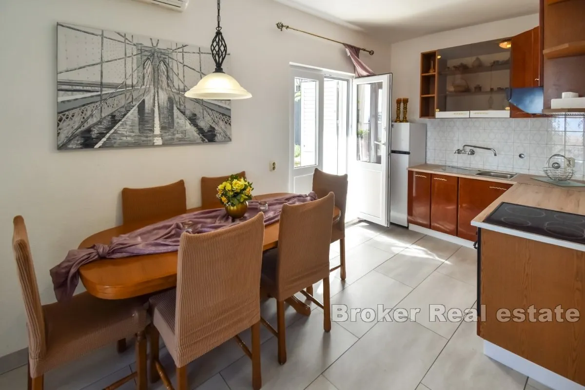 poslovno apartmanska kuca sa prekrasnim pogledom i blizinom mora - slika 11