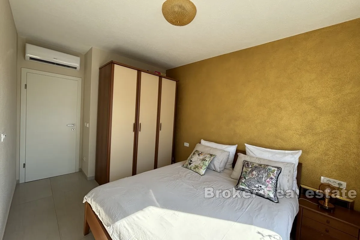 moderan apartman s djelomičnim pogledom na more - slika 12