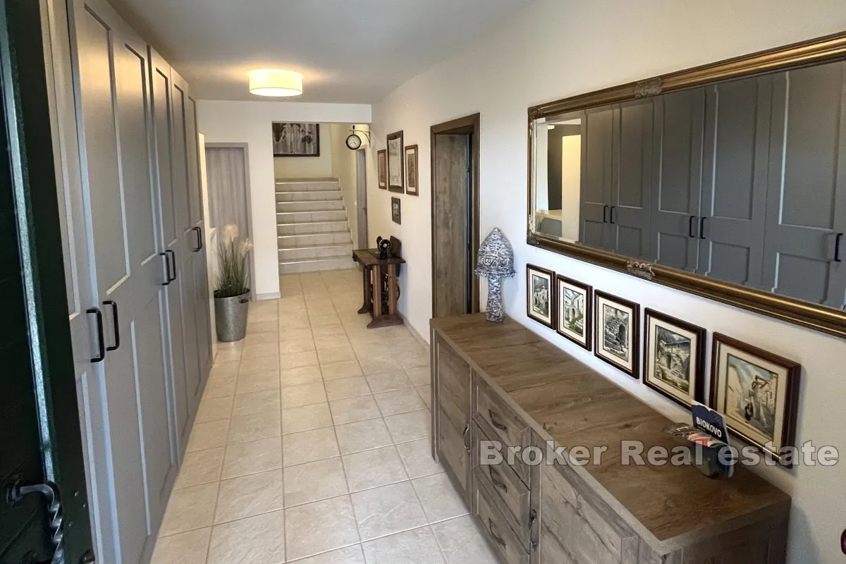 prekrasna apartmanska kuća s pogledom na more - slika 9