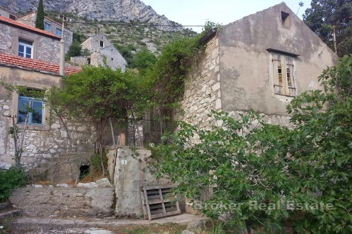 tri kamene kuće s pogledom na more za potpunu renovaciju - slika 11