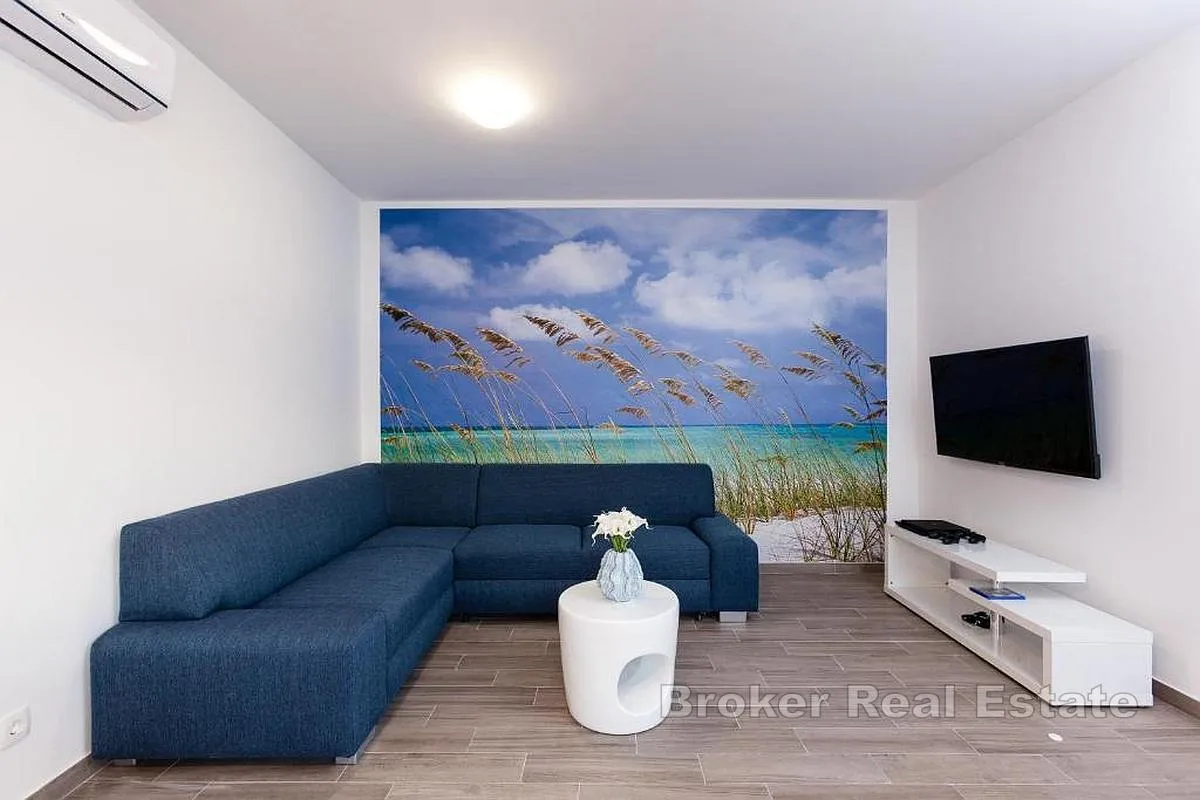 moderna apartmanska kuća u prvom redu do mora - slika 6