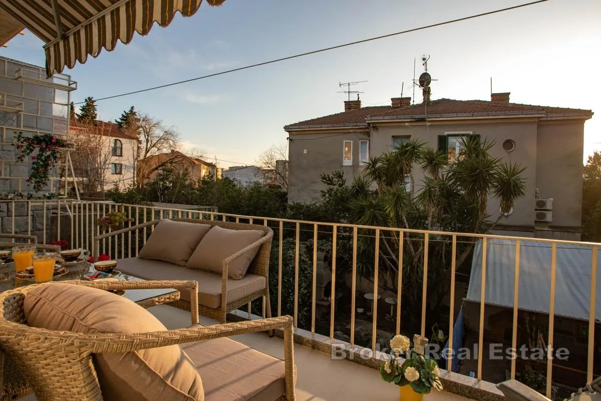 dvosoban apartman sa garažom i dvorom u blizini centra - slika 16