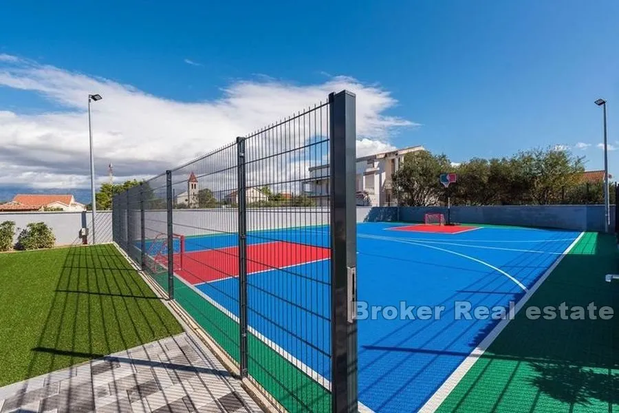 atraktivan resort s ukupno 9 vila s bazenom - slika 17