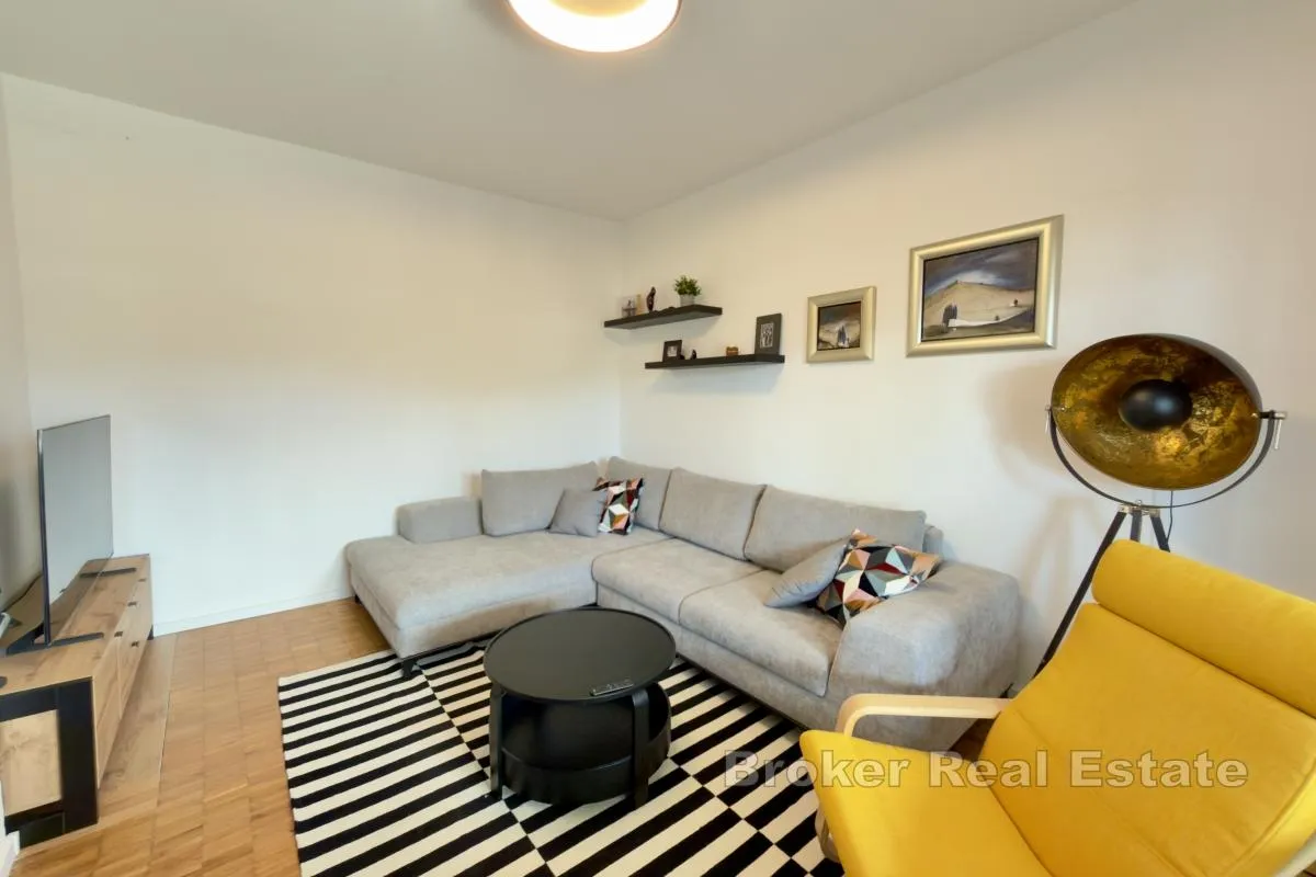 tri apartmanske jedince s pogledom na more - slika 2