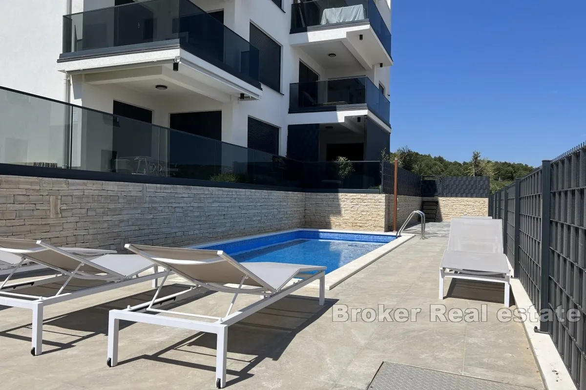 moderan apartman s djelomičnim pogledom na more - slika 17