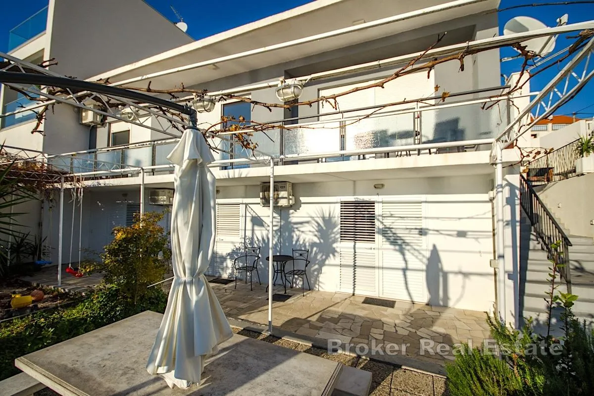 apartmanska kuća u prvom redu do mora - slika 6