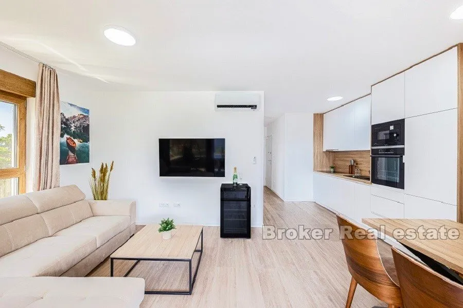apartmani prvi red do mora - slika 13