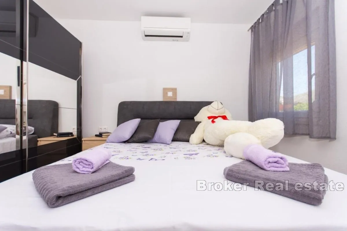 apartmanska kuća s bazenom - slika 11