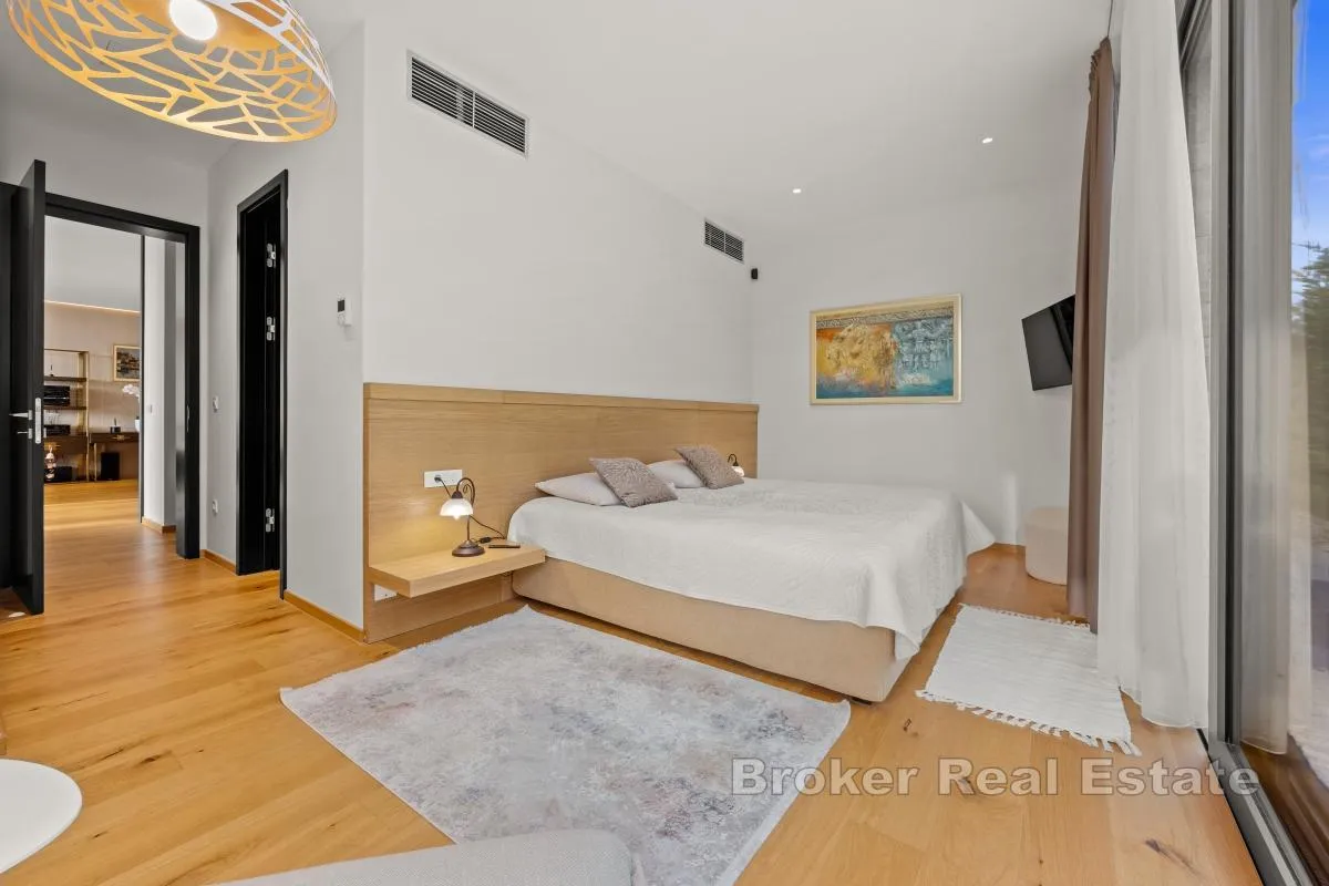 ekskluzivna moderna vila s pogledom na more i privatnom wellness oazom - slika 8