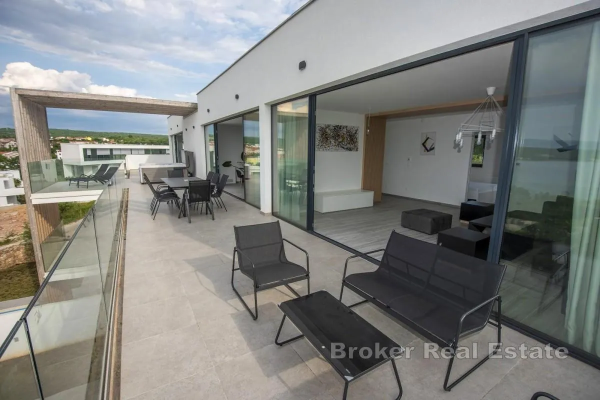 luksuzni penthouse nedaleko od mora - slika 9