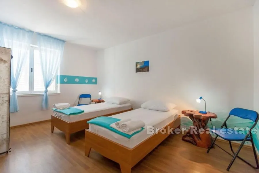 kuća s predivnom okućnicom - slika 5