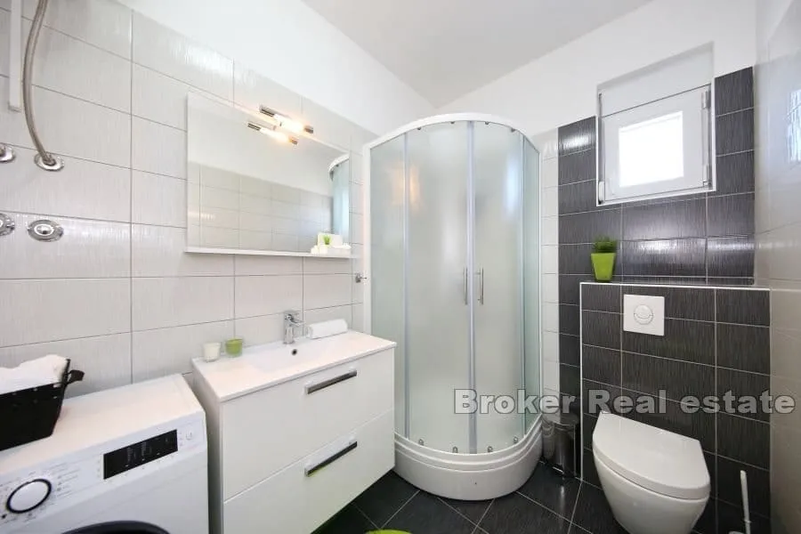 apartmanska kuća u blizini mora - slika 17