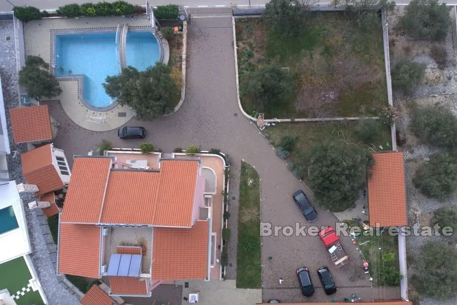 apartmanska kuća s bazenom - slika 13