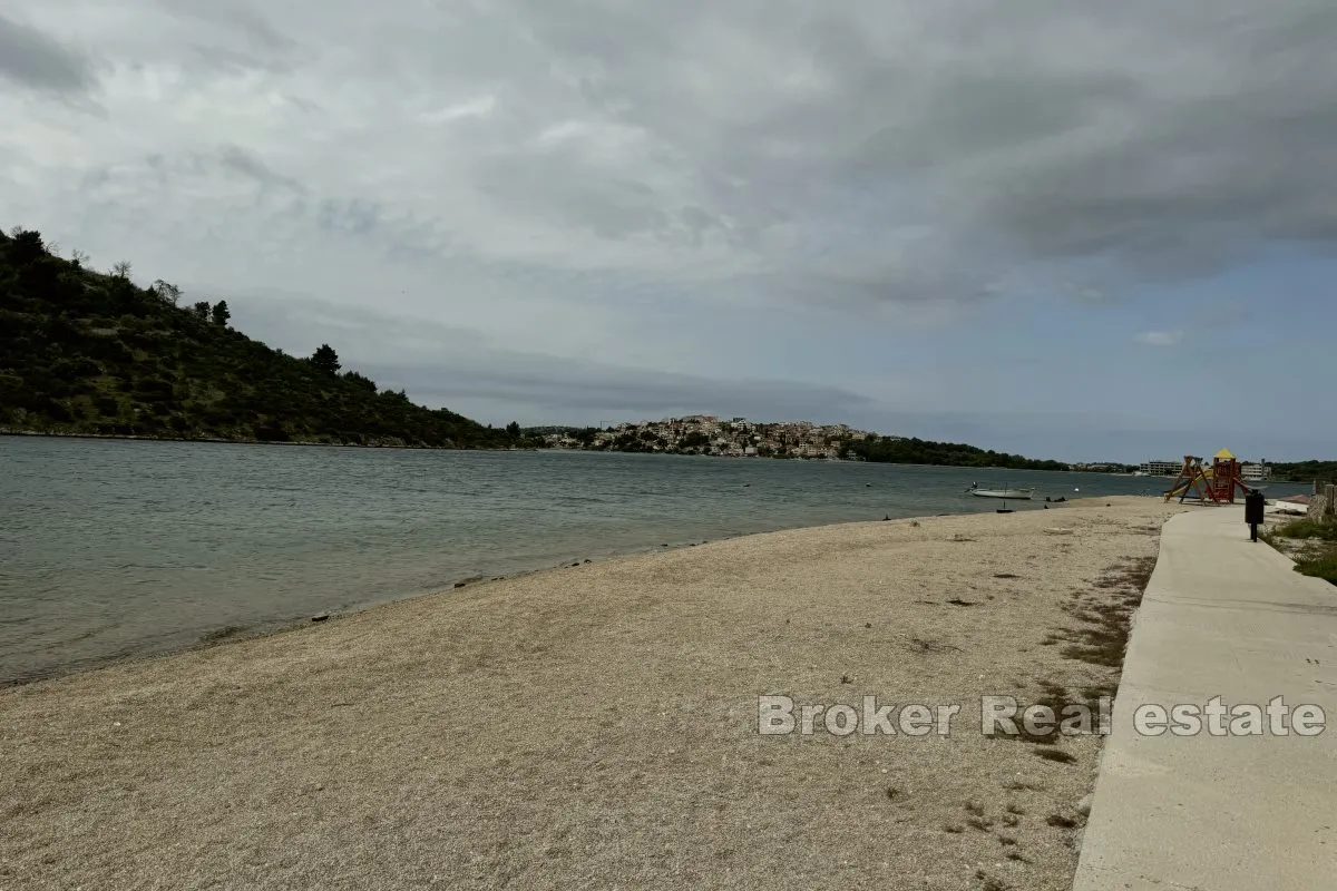 apartmanska kuća na mirnoj lokaciji - slika 17