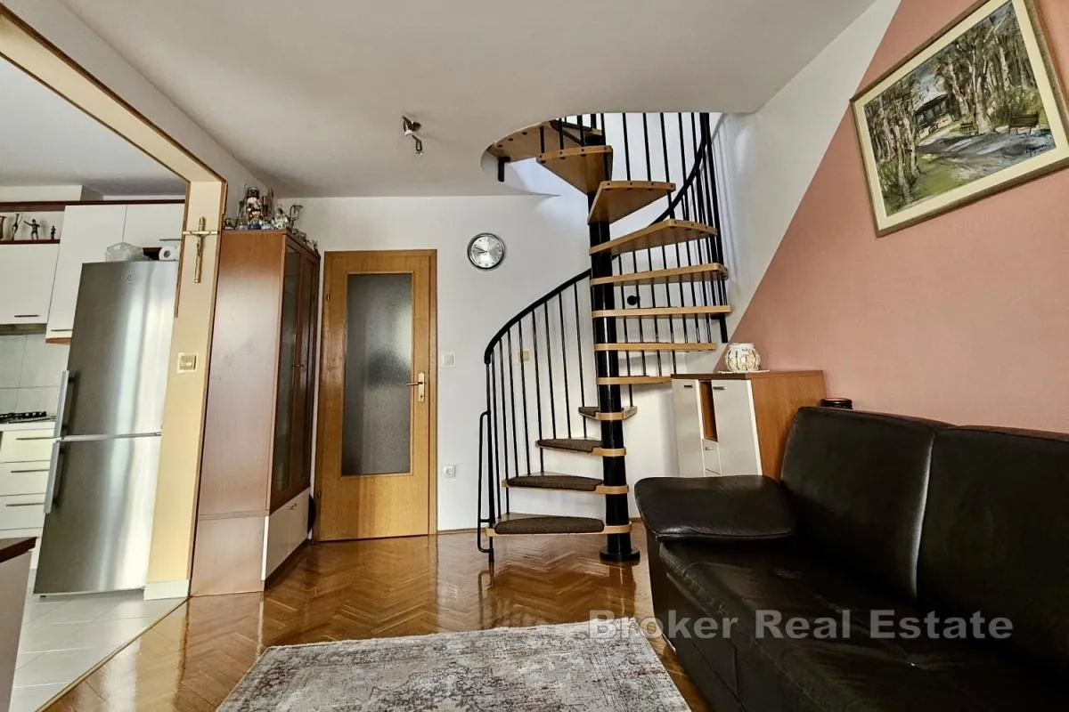 dvoetažni apartman na odličnoj lokaciji - slika 4