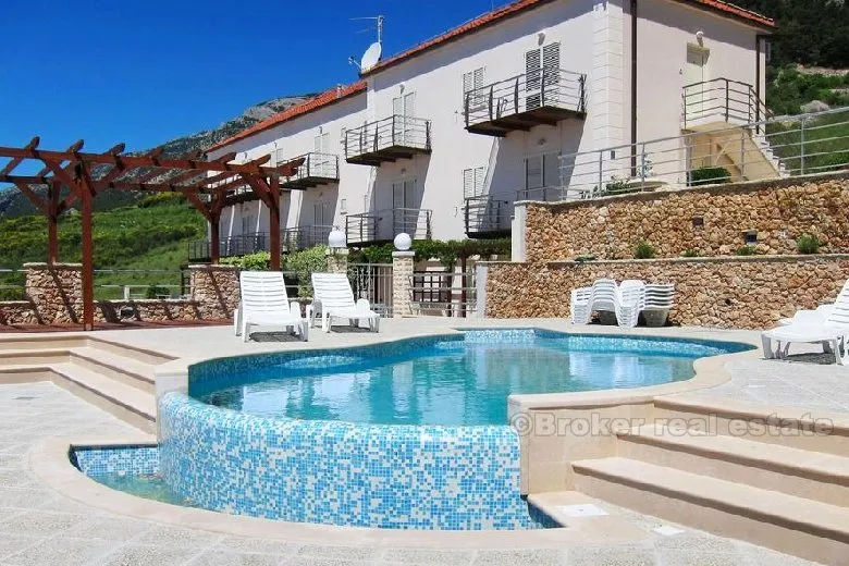 apartmanska kuća s bazenom i pogledom na more, na prodaju - slika 10